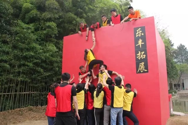 “向梦想出发” 新利体育luck18销售团建运动完善绽放
